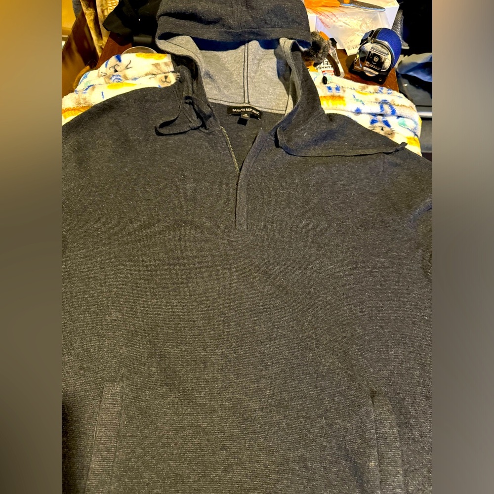 Men’s Banana Republic hooded Cotton/Poly 1/4 zip sweater Size Medium